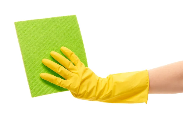 Mano femenina en guante de goma protector amarillo sosteniendo trapo verde — Foto de Stock