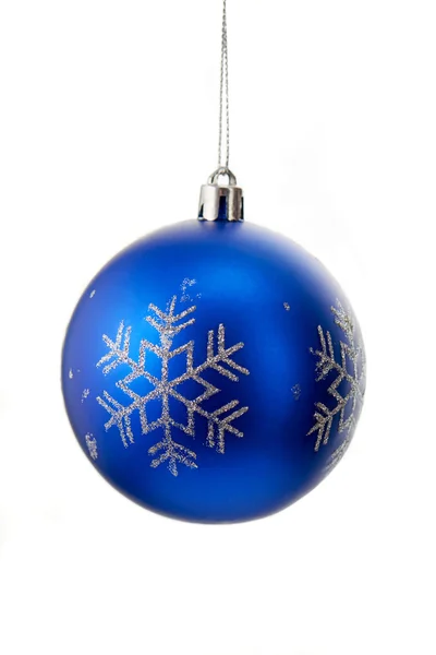 Beautiful blue christmas ball with silver sparkly snowflakes — Zdjęcie stockowe