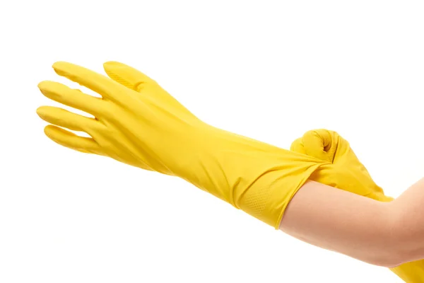 Mains féminines portant des gants de protection jaunes — Photo