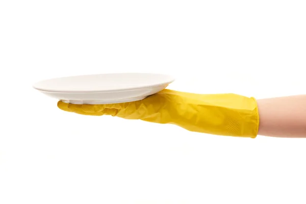 Main féminine en gant de caoutchouc jaune tenant une plaque blanche propre — Photo