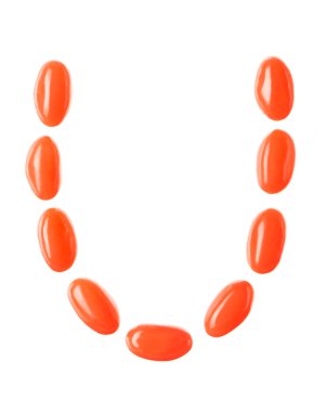 Beyaz arka plan üzerinde izole kırmızı şeker yapılmış U Harfi