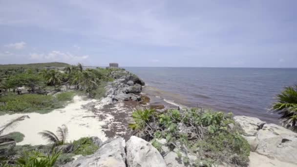 View of the caribbean sea from the ruins of tulum — Stock Video