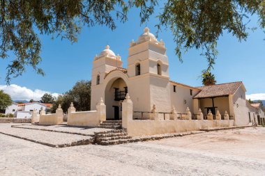 Arjantin 'de küçük bir kasabada eski bir koloni kilisesi.