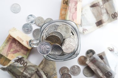 Rupiah para kavanoz içinde
