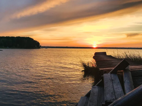 Vieille Jetée Abandonnée Ruine Envahie Roseaux Bord Mer Coucher Soleil — Photo