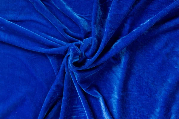 Kolorowa Niebieska Tkanina Satynowa Składana Fałdach Falach Pasemkami Błyszczącymi Fakturami — Zdjęcie stockowe