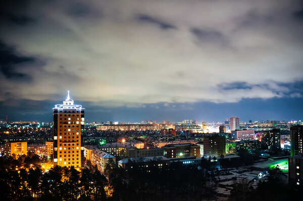 Город ночью, панорамная сцена
