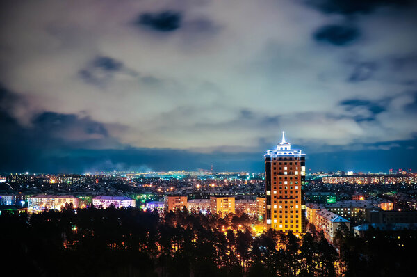 Город ночью, панорамная сцена
