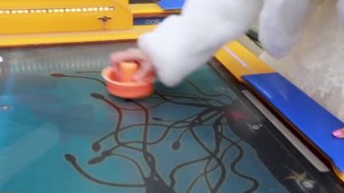 Çalış düğün gelinler air hockey