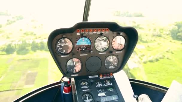 Vista da cabine de helicóptero durante o voo — Vídeo de Stock