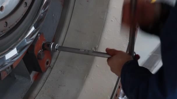 alésage de la clé à boulon 