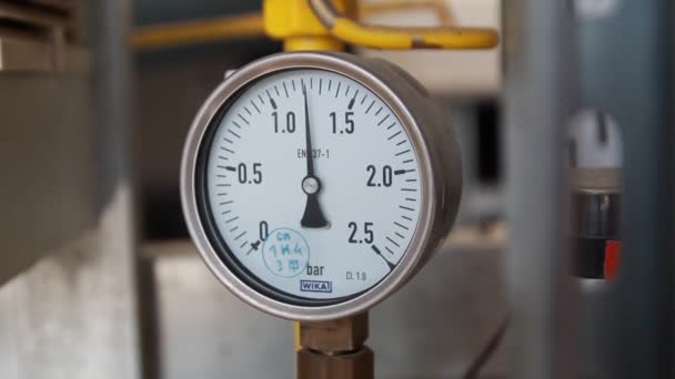 The instrument shows the pressure gauge — Stock Video