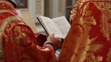 geleneksel Ortodoks Kilisesi, altın yüzük, çan kulesi, manastır, çapraz üst üzerinde küçük yeniden yapılanma