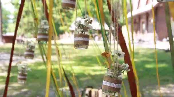 Wedding bouquet of flowers at outside ceremony — Stock Video