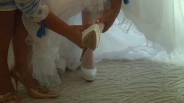 Anne ayakkabı gelin evlilik koyar