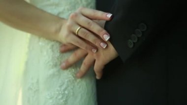 Kol okşayarak düğün, Gelin Damat