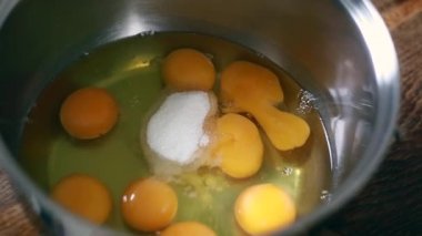 Yumurta ve şeker hamuru için ev blender kadına karışımları