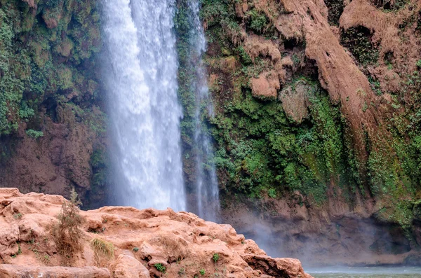 Ouzoud vízesések Grand Atlas village Tanaghmeilt — Stock Fotó