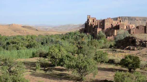 Ancienne ville de Tamedakhte en argile près des montagnes Ouarzazate et Atlas au Maroc 