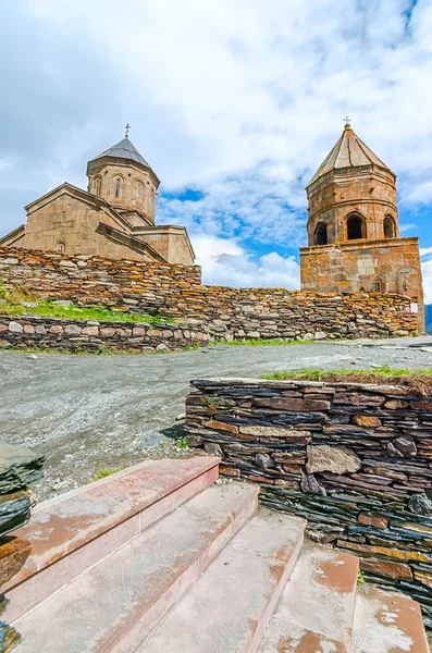 Starożytny Kościół na góry Kazbek w Gruzji — Zdjęcie stockowe