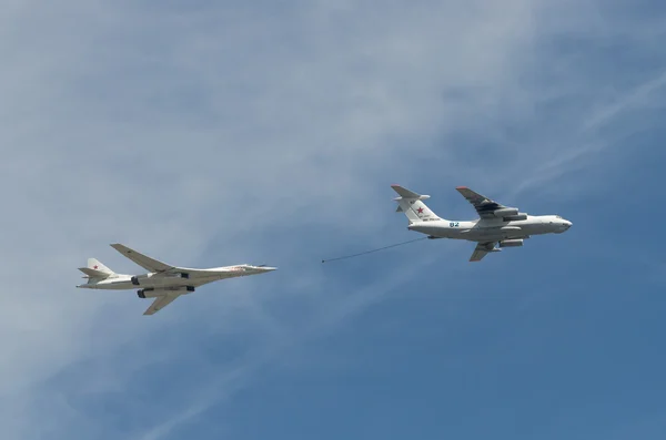 MOSCOW - MAY 9: Aerobatic demonstration team on parade devoted to 70th anniversary of victory in the Great Patriotic war. May 9, 2015, Moscow — Stock Photo, Image