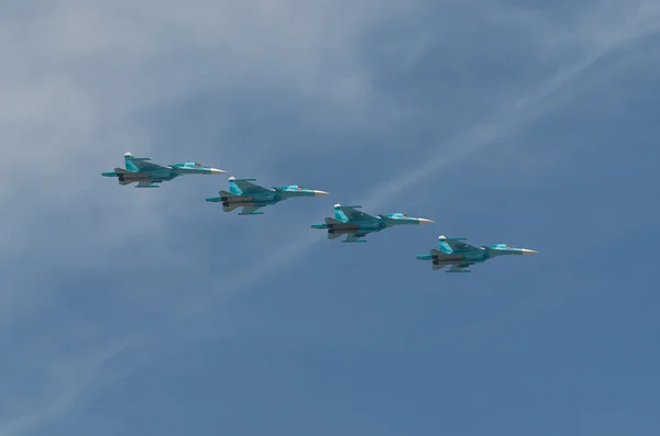 MOSCOW - MAY 9: Aerobatic demonstration team on parade devoted to 70th anniversary of victory in the Great Patriotic war. May 9, 2015, Moscow — Stock Photo, Image