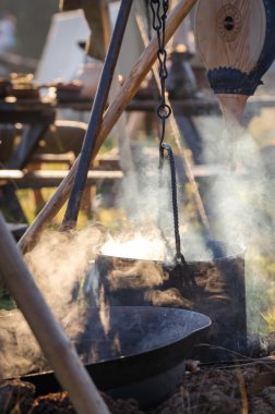 Gıda ile pota buğulaması ateşe ısıtmalı