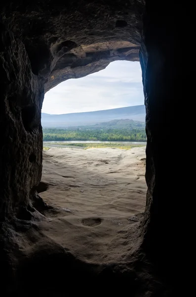 Carved doorway through rock — Stock Photo, Image