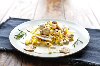 Mantarlı Tagliatelle makarnası.
