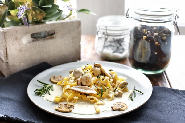 Tagliatelle Pasta with Mushrooms. — Stock Photo, Image