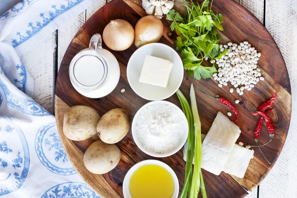Beşamel sos ile yemek pişirmek için malzemeyi püre