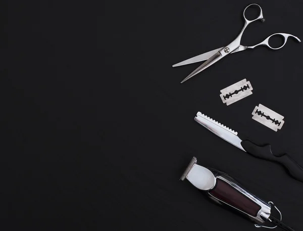 Kuaför Salonu araçları ile siyah metin için yer.