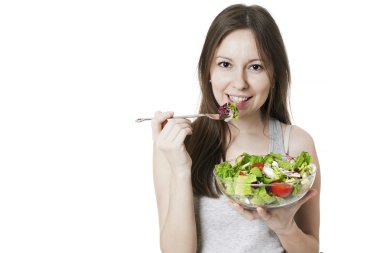 Salata yiyen kadın.