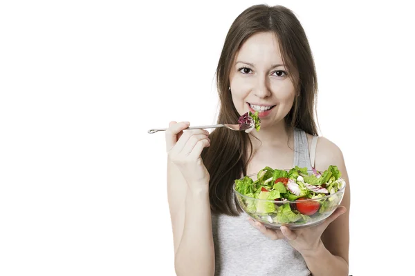 Mulher comendo salada. — Fotografia de Stock