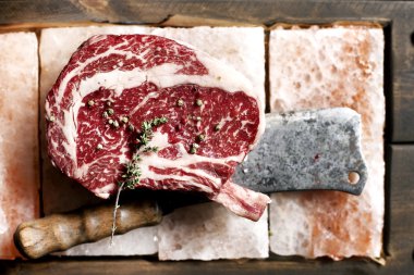 Kaburga kemik içinde satır tuz adet biftek