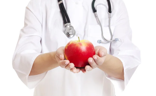 Médico segurando maçã - Imagem stock — Fotografia de Stock