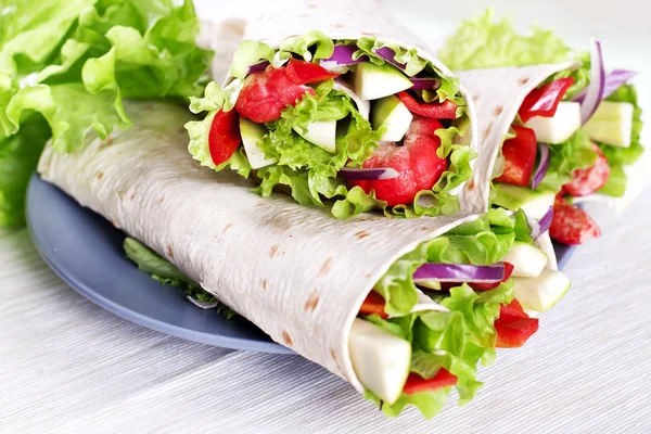 Vegetarische Salattortilla-Wraps — Stockfoto