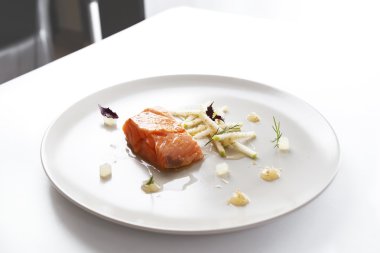 Moleküler modern mutfağı kırmızı balık