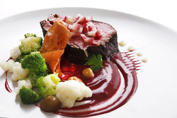 Filete de ternera. Cocina molecular con bistec . — Foto de Stock