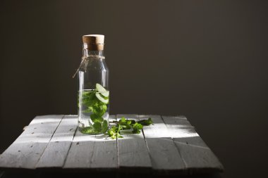 Salatalık ve nane ile detoks suyu