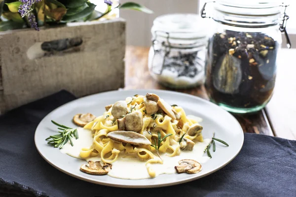 Tagliatelle Pasta with Mushrooms. — Stock Photo, Image
