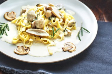 Mantarlı Tagliatelle makarnası.