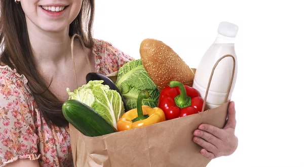 Mujer joven sosteniendo una bolsa grande de alimentos saludables —  Fotos de Stock