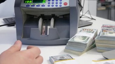 Bize dolar Lirası Döviz Alım Counter makine üstünde güveniyor