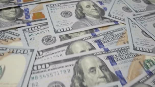 ドル札、お金の背景。100ドルの請求書にカウントして設定されたドルのお金。ジョージ・ワシントンの肖像画。ドル、お金を閉じます. — ストック動画