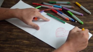 Kalbin, denizin, güneşin el boyamasına yakın.