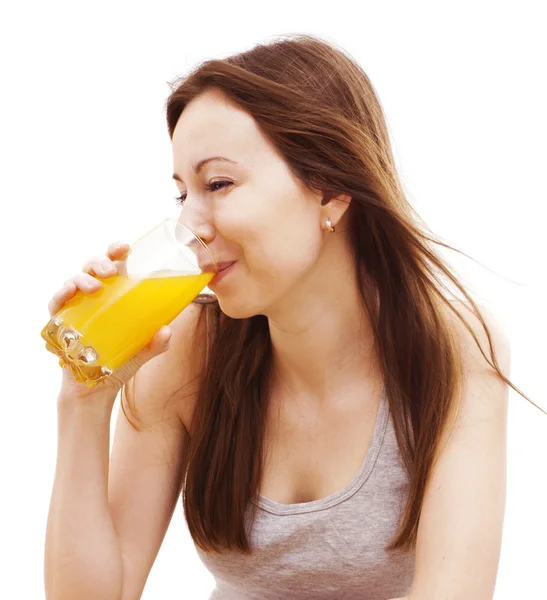 Leende kvinna med apelsinjuice — Stockfoto