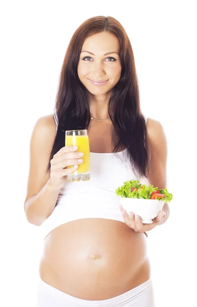 Mujer embarazada comiendo ensalada. — Foto de Stock