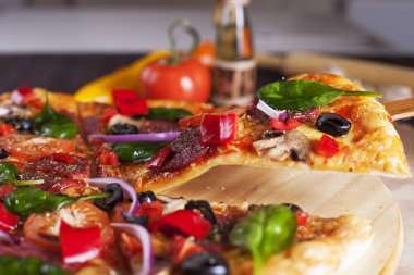  Pizza dilimi kaldırma