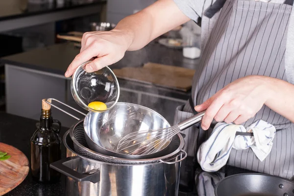 Koch bei der Arbeit — Stockfoto